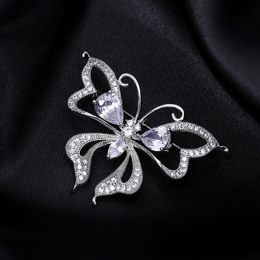 Leaf Brooch 1 — angle 1 of 1