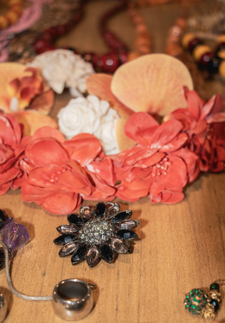 Leaf Brooch 2 — angle 1 of 1